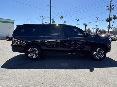 Used 2025 Chevrolet Suburban Z71 w/ Z71 Off-Road Package AWD/4WD image 7