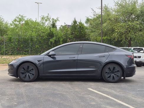 Used 2025 Tesla Model 3 Long Range RWD image 8