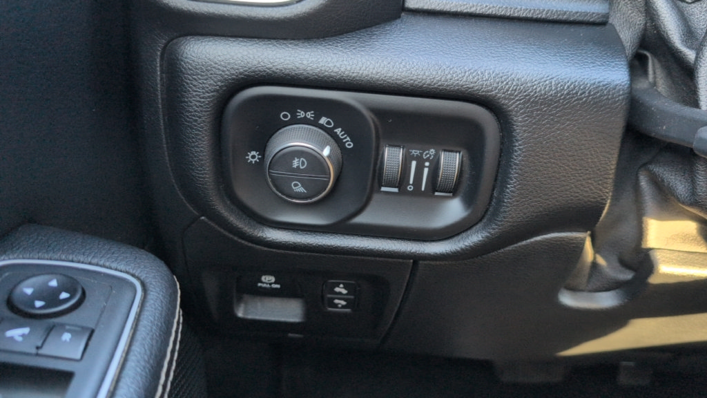 Used 2020 RAM 1500 Laramie AWD/4WD image 14