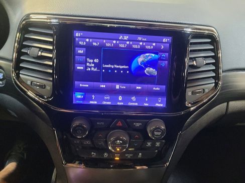 Used 2019 Jeep Grand Cherokee Laredo AWD/4WD image 25