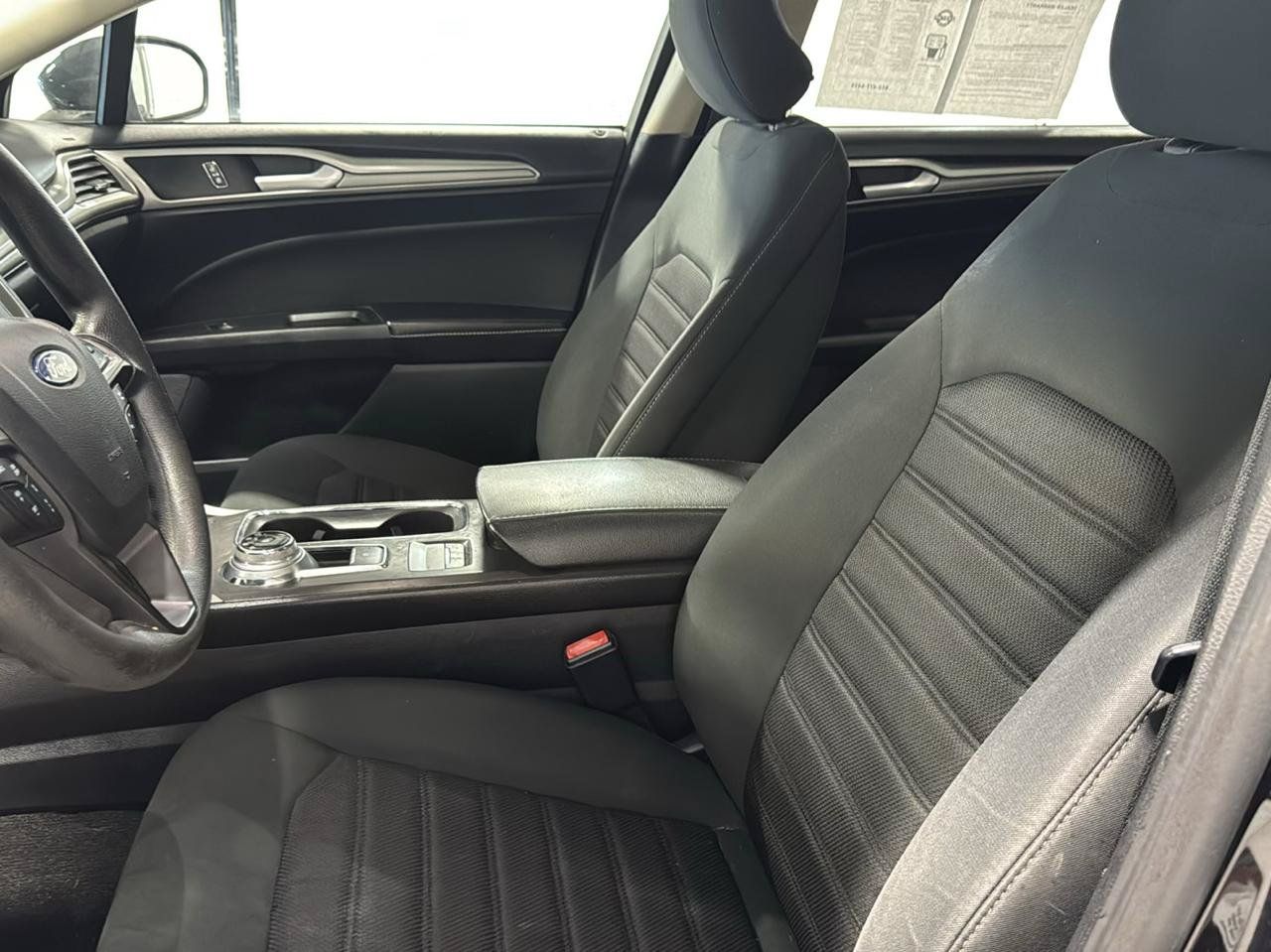 Used 2019 Ford Fusion SE FWD image 16