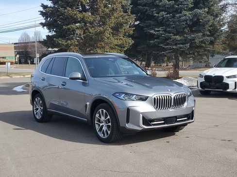 Used 2024 BMW X5 xDrive40i w/ Premium Package image 4