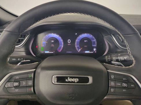 Used 2025 Jeep Grand Cherokee Limited AWD/4WD image 36