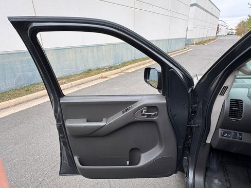 Used 2012 Nissan Frontier SV image 15