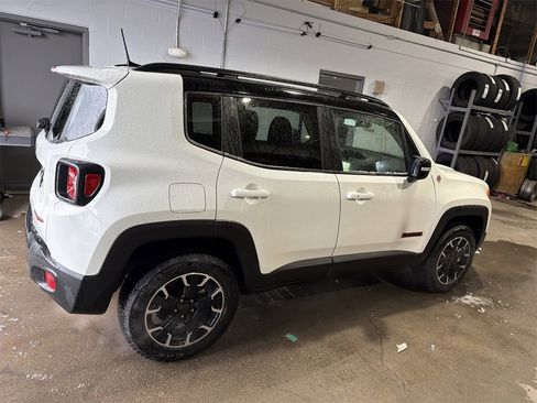 Used 2023 Jeep Renegade Trailhawk w/ Trailhawk Elite Group image 3