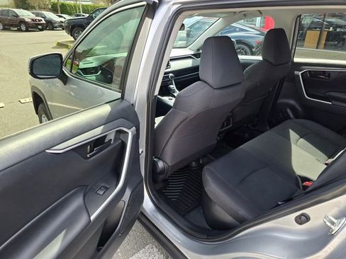 Used 2019 Toyota RAV4 LE w/ Carpet Mat Package AWD/4WD image 18