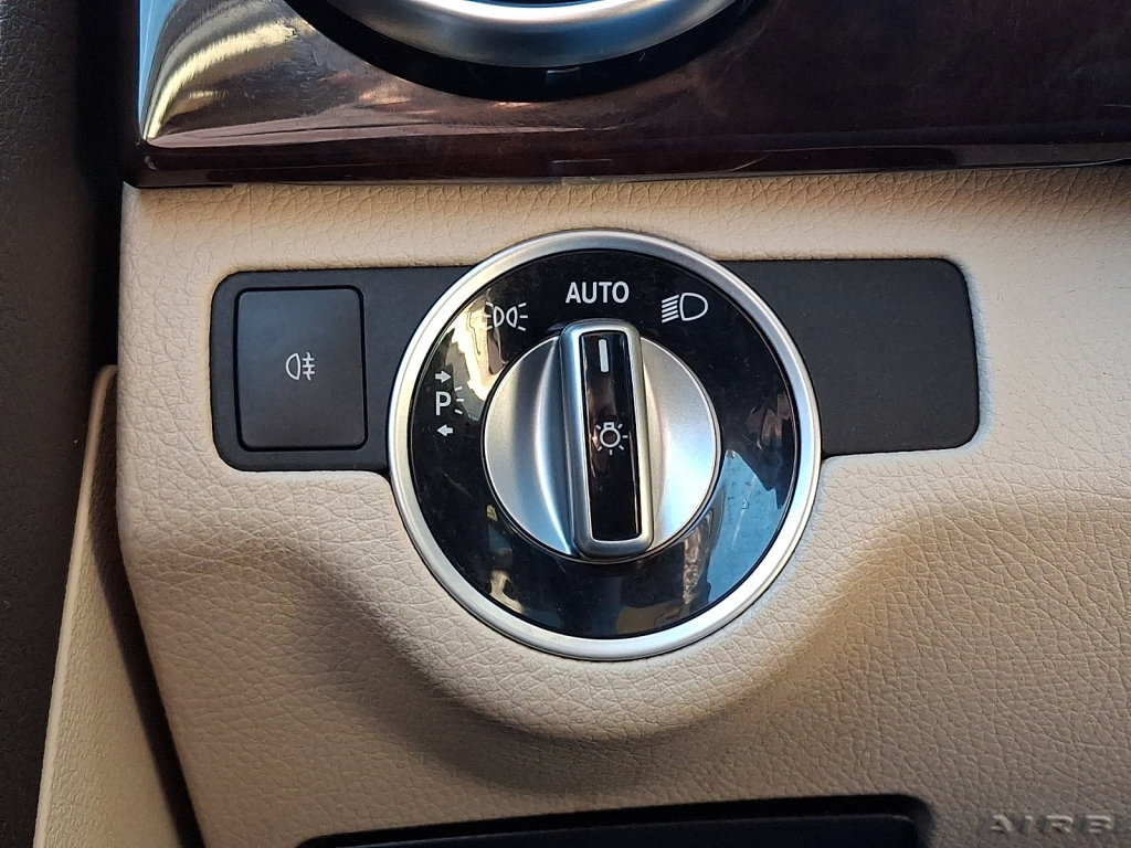 Used 2015 Mercedes-Benz GLK 350 4MATIC image 28