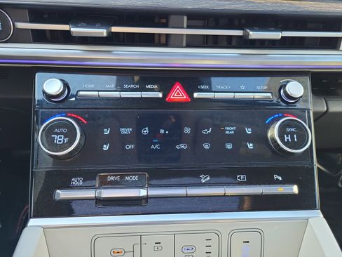 Used 2025 Hyundai Santa Fe Limited FWD image 35