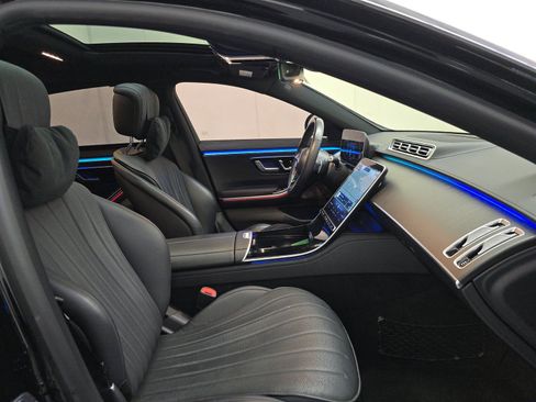 Used 2022 Mercedes-Benz S 500 4MATIC w/ AMG Line Package image 11