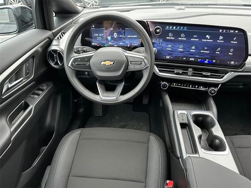 New 2026 Chevrolet Equinox EV LT image 17