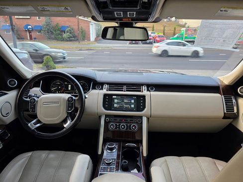 Used 2016 Land Rover Range Rover HSE image 18