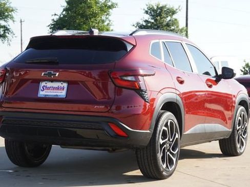 Used 2024 Chevrolet Trax RS w/ Sunroof Package FWD image 9