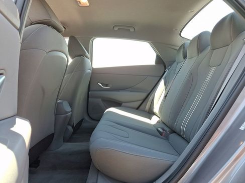 Used 2023 Hyundai Elantra SEL w/ Convenience Package FWD image 10