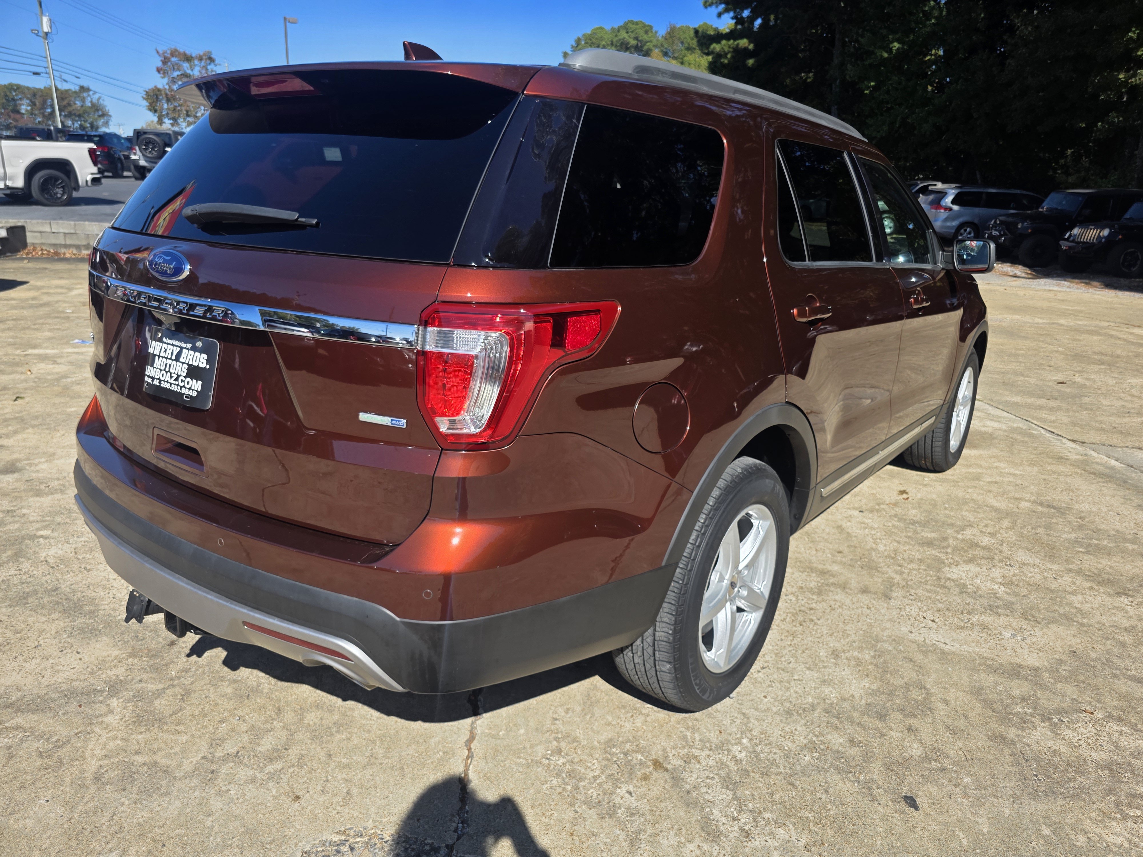 Used 2016 Ford Explorer XLT w/ Equipment Group 202A AWD/4WD image 6