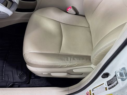 Used 2012 Toyota Prius V Five image 16