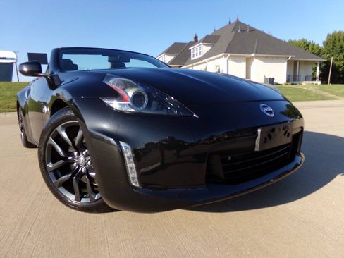 Used 2019 Nissan 370Z Roadster RWD image 6