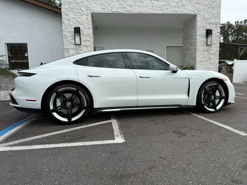 Used 2020 Porsche Taycan image 18
