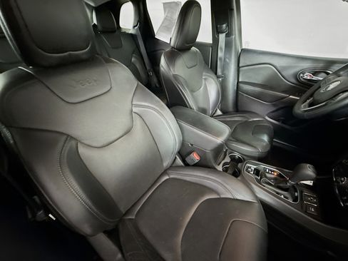 Used 2019 Jeep Cherokee Limited image 34