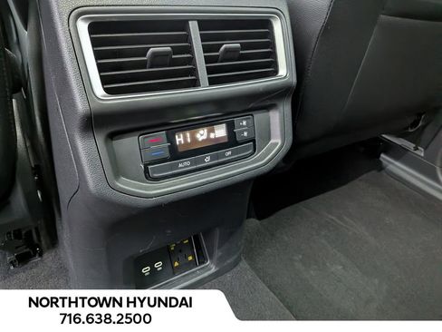 Used 2024 Volkswagen Atlas SE image 31