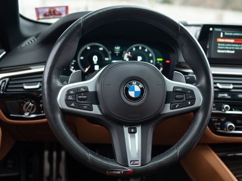 Used 2019 BMW M550i xDrive image 23