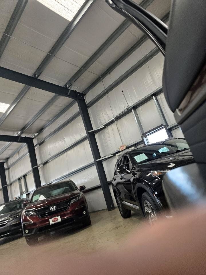 Used 2017 Ford Explorer Platinum AWD/4WD image 9