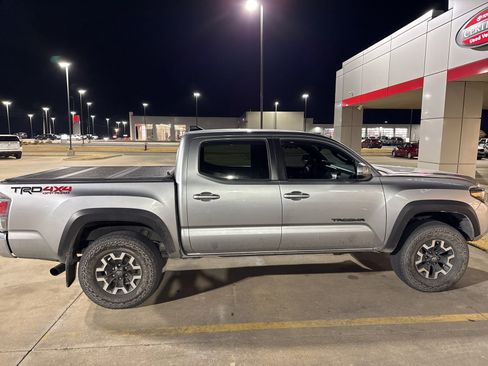 Used 2022 Toyota Tacoma TRD Off-Road image 4