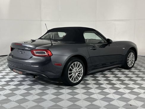 Used 2018 FIAT 124 Spider Classica w/ Technology & Siriusxm Group RWD image 8
