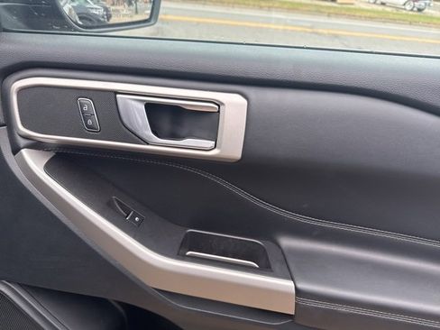 Used 2023 Ford Explorer XLT image 19