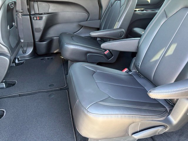 New 2027 Chrysler Pacifica Select AWD/4WD image 11