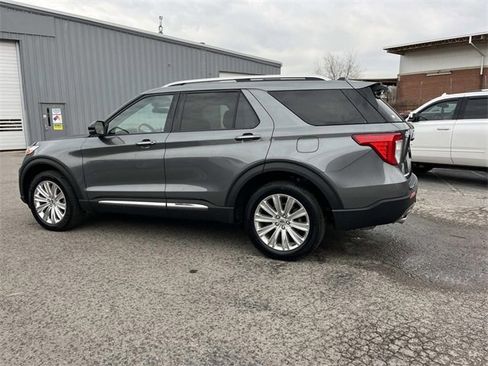Certified 2022 Ford Explorer Limited w/ Equipment Group 301A image 6
