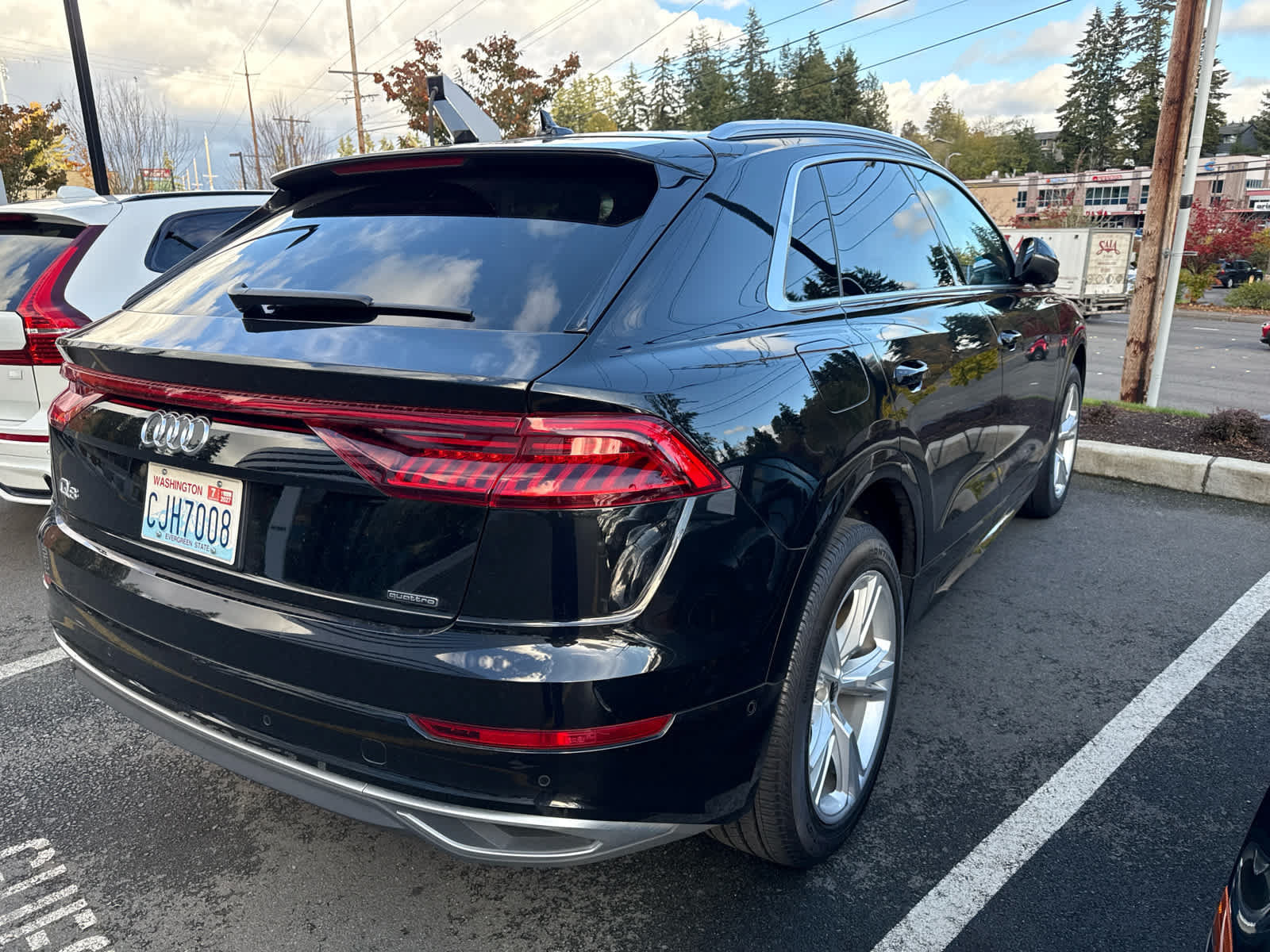 Used 2023 Audi Q8 Premium AWD/4WD image 3