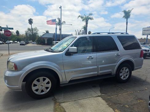 Used 2004 Lincoln Navigator Luxury AWD/4WD image 5