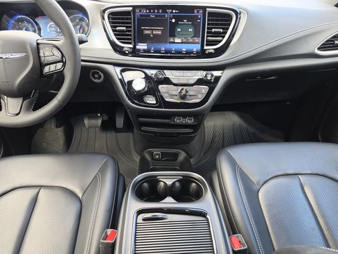 Certified 2023 Chrysler Pacifica Touring-L w/ S Appearance Package FWD image 13
