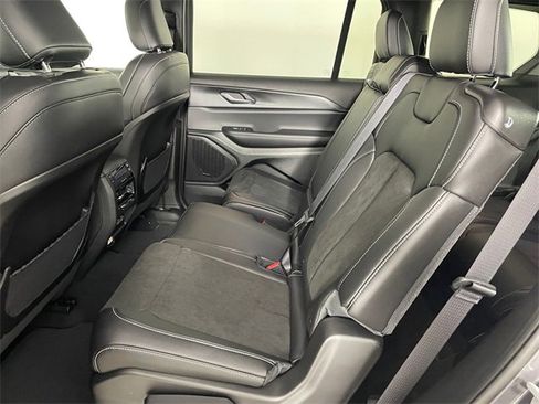 New 2025 Jeep Grand Cherokee L Laredo image 3