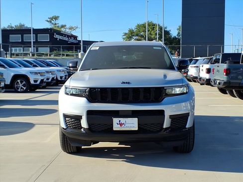 New 2025 Jeep Grand Cherokee L Altitude image 5