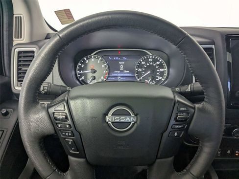 Used 2022 Nissan Frontier SV w/ SV Premium Package image 15