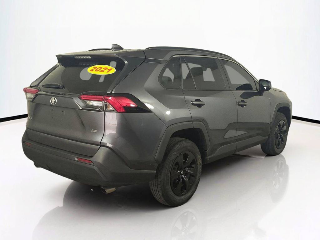 Used 2021 Toyota RAV4 LE FWD image 4