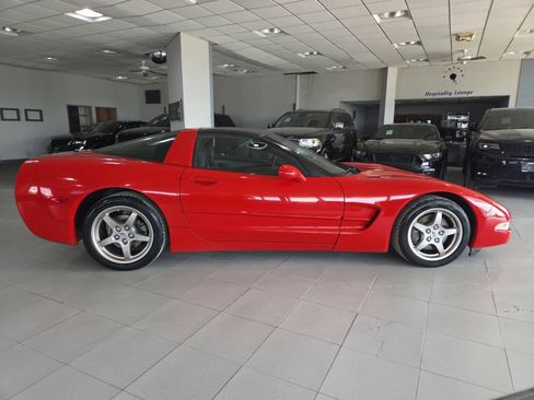 Used 2003 Chevrolet Corvette Coupe w/ Preferred Equipment Group RWD image 8