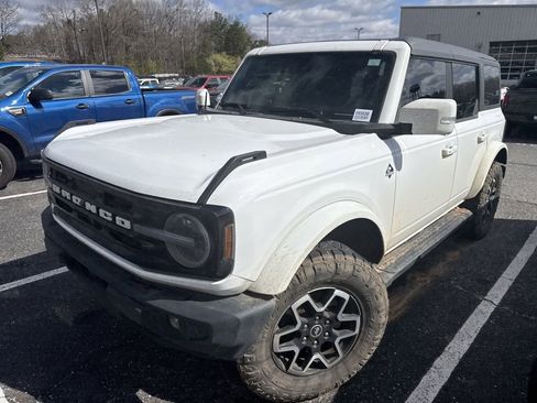 Used 2023 Ford Bronco Outer Banks image 5