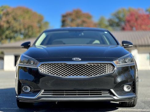 Used 2019 Kia Cadenza Premium image 2