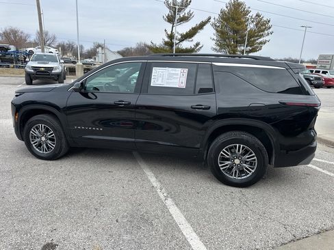Used 2025 Chevrolet Traverse LT image 16