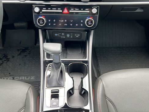 Certified 2025 Hyundai Santa Cruz Limited AWD/4WD image 18