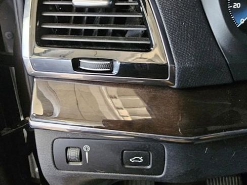 Used 2017 Volvo XC90 T6 Momentum w/ Vision Package image 39