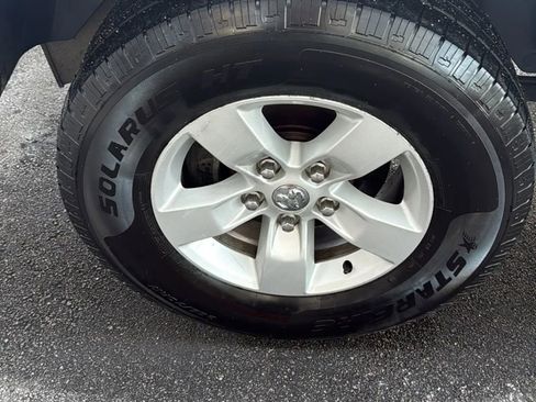 Used 2019 RAM 1500 Classic SLT image 33