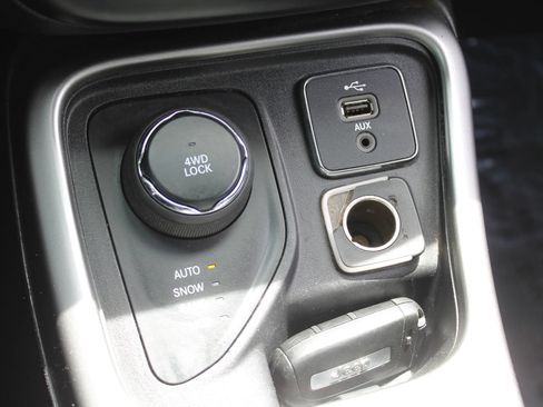 Used 2018 Jeep Compass Latitude w/ Popular Equipment Group AWD/4WD image 35