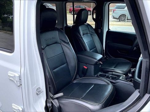 Used 2023 Jeep Wrangler Unlimited Sahara AWD/4WD image 7