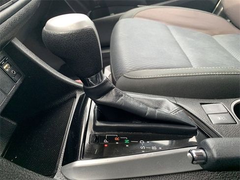 Used 2018 Toyota Corolla LE image 24