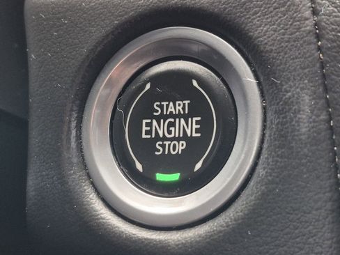 Used 2023 GMC Yukon XL SLT image 28