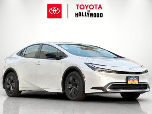 New 2026 Toyota Prius SE image 1