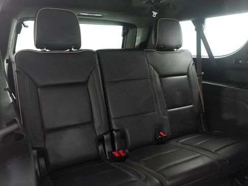 Used 2022 GMC Yukon XL SLT w/ SLT Luxury Package image 13